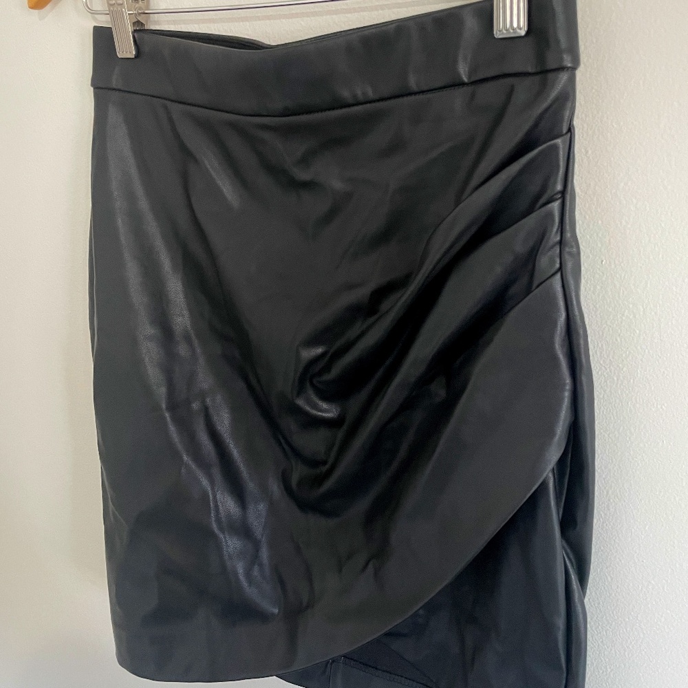 Dynamite Faux Leather Black Side Ruching Mini Skirt Women size S